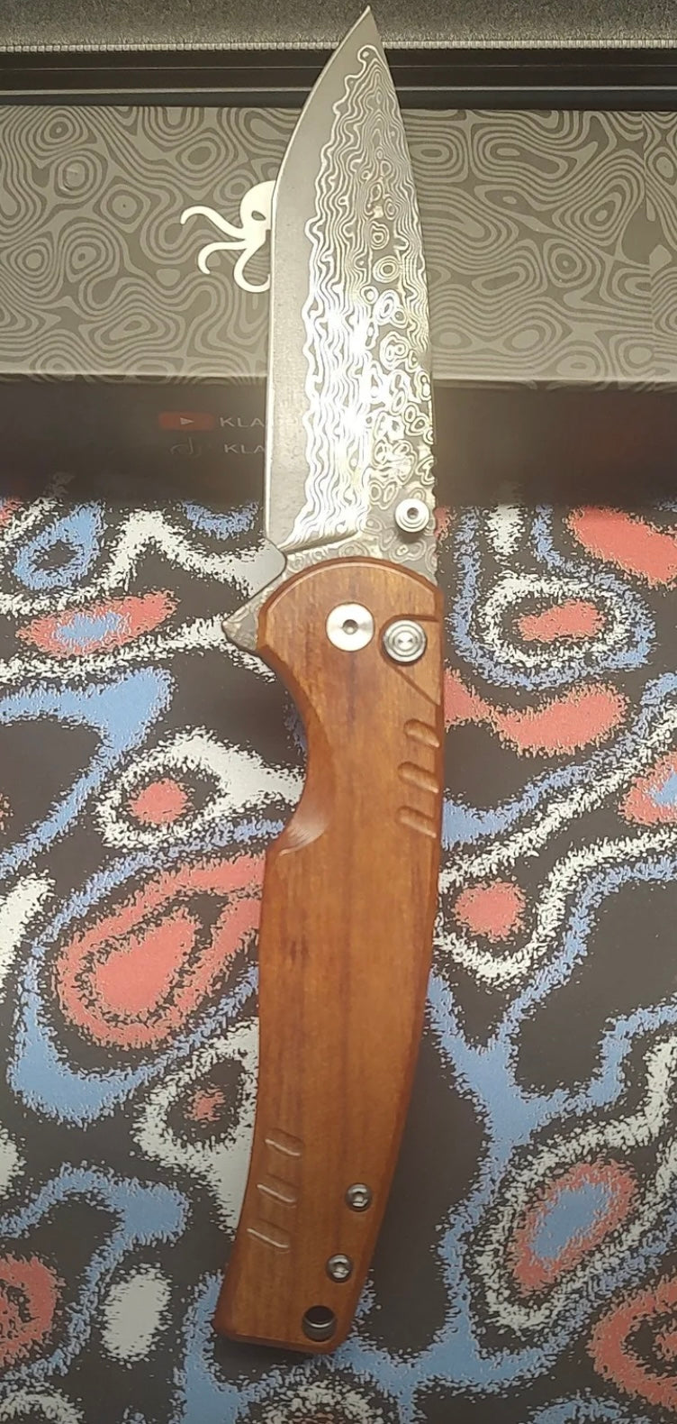 Klaken 392 Riftline Rosewood handle Damascus steel Button Lock