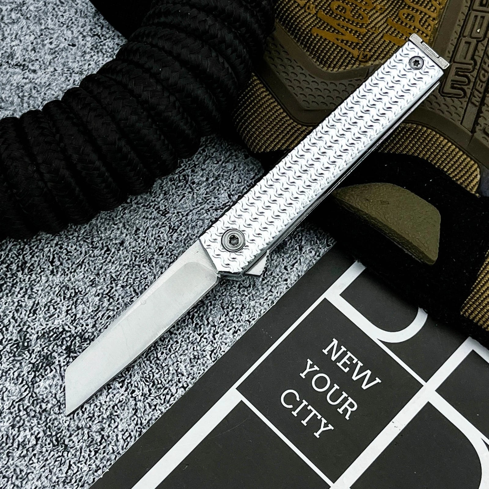 7083 New Style Pocket Knife Lightweight Durable EDC Tool 8Cr13MoV Blade 420 Steel Handle Useful Outdoor Combat Folding Knife